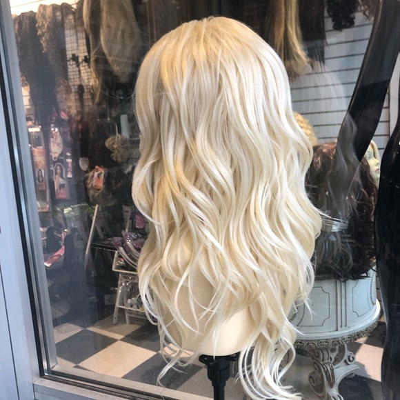 Blonde 613 lacefront Loose Wave Wig 2026 hairstyle - Picture 3 of 8